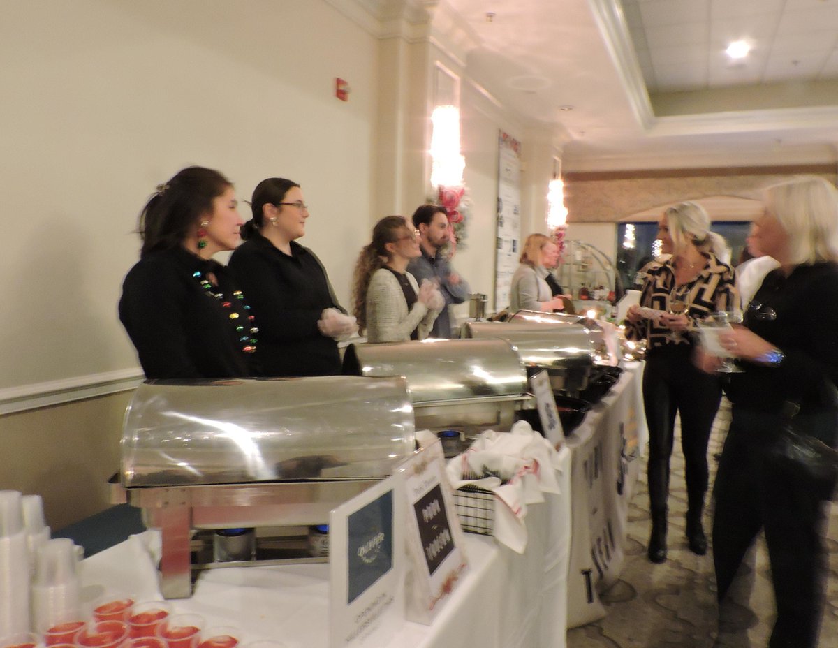 <a href="/gspacc/">GSPACC</a>'s 15th Annual Taste &amp; Sip Extravaganza featured 30 vendors w/#206RestaurantGroup eateries #JB's, <a href="/ParkTavernSP/">Park Tavern, Severna Park</a>, #DonnellysDockside &amp; <a href="/OliverBrewingCo/">Oliver Brewing Company</a> on hand. Severna Park residents spoiled for choice for Christmas events with one more to come – sharonleestable.com