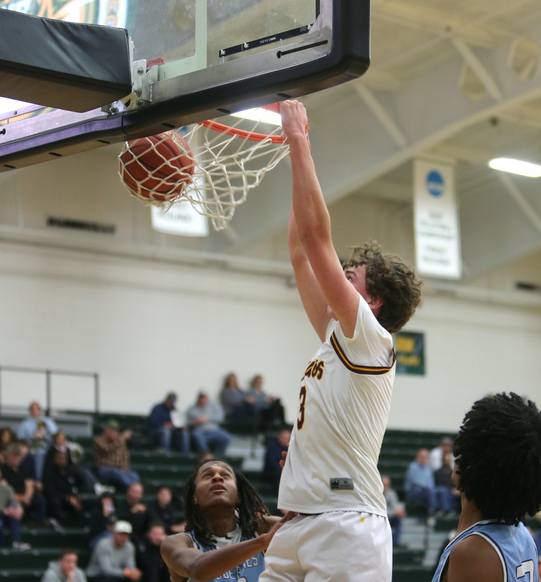 Mike_Photograph's tweet image. The Bulldogs stomped past Saugerties (Sec. 9, Class A) 69-28 at the UHY Center at Siena University. Shane Kirker w/ 24, Dayne Coates w/ 12, George Wright w/ 14 and Chris Dwyer w/ 9. @TheTG3 @Wrighteous_One