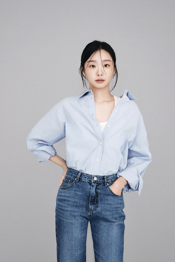 Dami doesnt need many accecories,just a earring and face card,this is my fave .