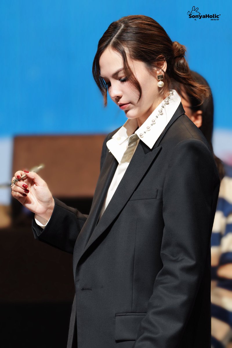 This girl in suits is my weakness.

SONYA 1ST FM IN FUZHOU

#SONYAxFirstFanMeetinFuzhou
#SonyaSaranphat #LMSY