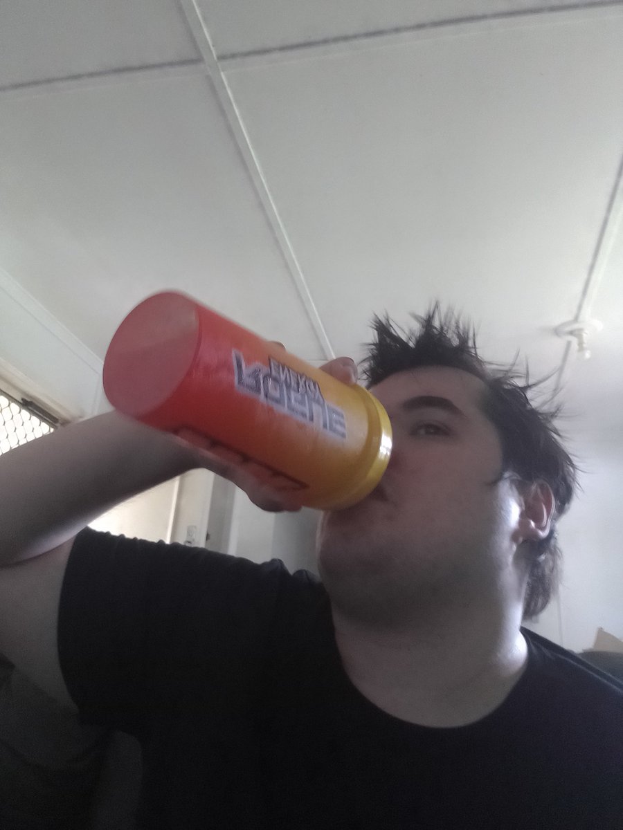 Best way I been dealing with the Australian heat a nice fan and a lovley <a href="/TheRogueEnergy/">Rogue Energy</a> beverage with my fav flavour rainbow candy if U need a good hydration got the rogue energy sight get a nice tub and use code DGG25 for 10% off your purchase