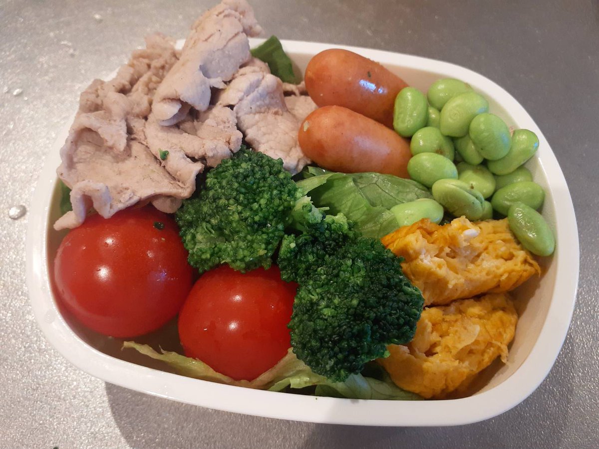 threepeaceful's tweet photo. おはようございます☀

ぽかぽかな最近！

秋服を今頃着ることになるなんて

私の弁当2日間

あれ？めっちゃ楽やん。

息子のはなぜあんなに大変なん？

#お弁当記録

逃げない雀ちゃんたち https://t.co/iRTuXIFst8