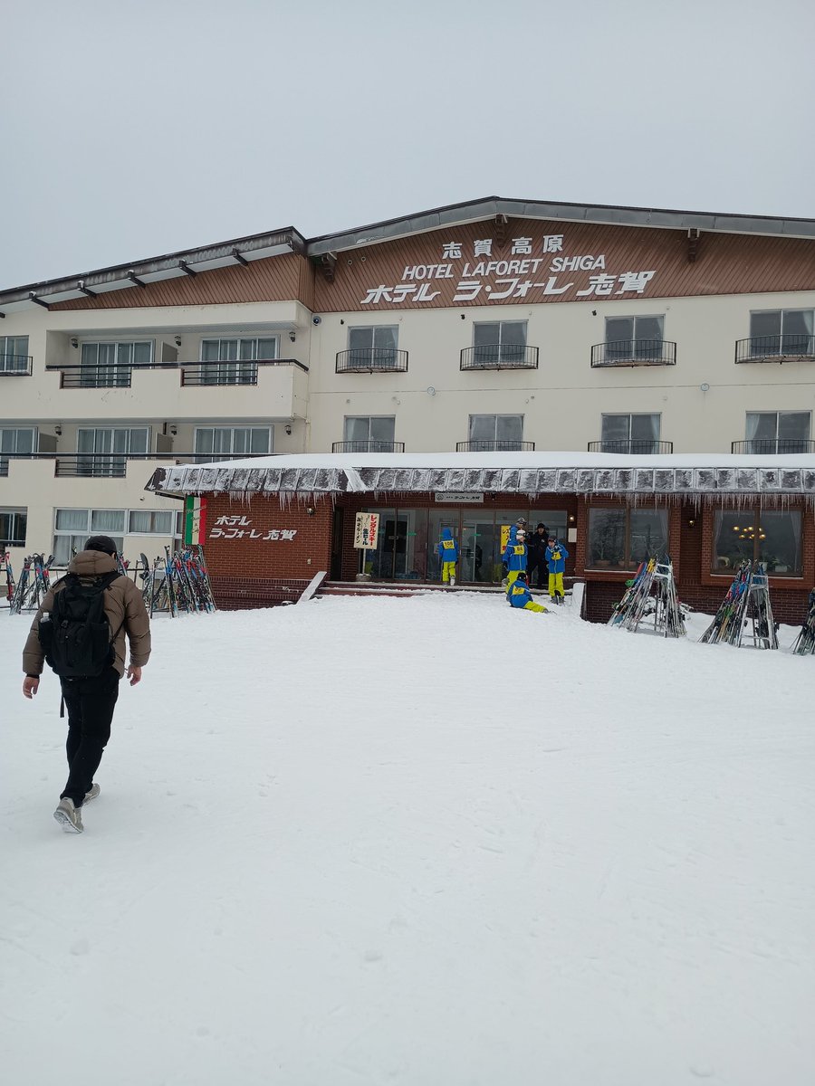 福岡の翌日にスキー合宿の下見。
日本一標高の高いスキー場だとか。
寒すぎです。