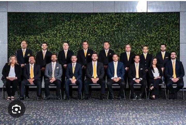 A partir de hoy la culpa de lo q suceda en <a href="/BarcelonaSC/">BARCELONA S.C.</a> deja de ser de esta gente. Hoy la culpa pasa a ser de nosotros los socios por permitir q esta gente incompetente siga enterrando nuestro club. Por el bien de Barcelona exijamos la salida de <a href="/antonioalvarezh/">Antonio Alvarez Henriques</a> y sus acólitos.