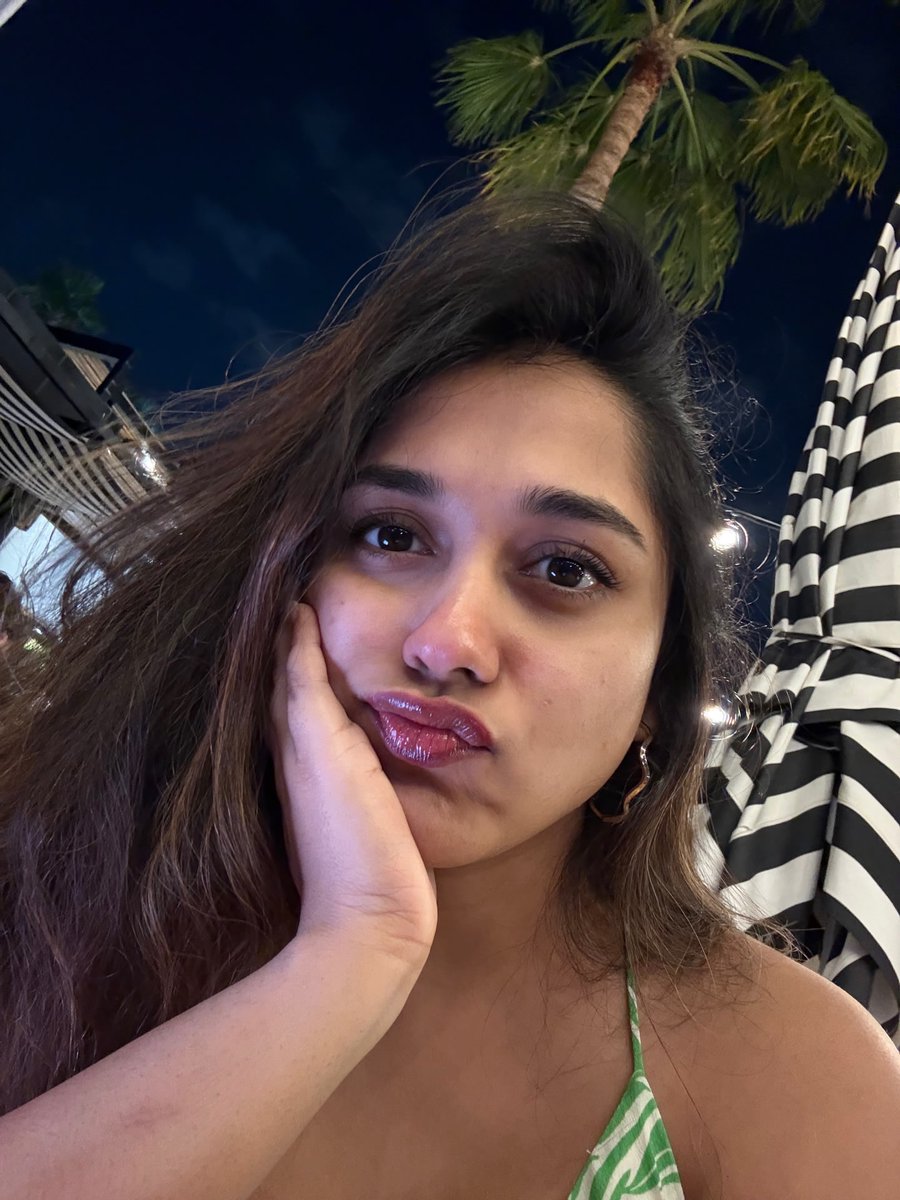 Weekendvibes_'s tweet image. Pooja Balakrishnan 🤍💚

#Pooja #PoojaBalakrishnan