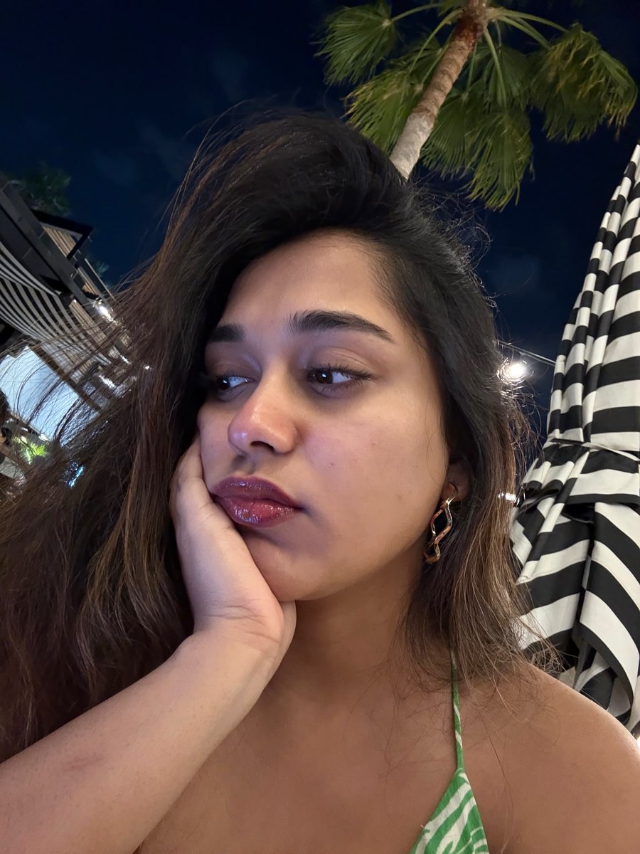 Weekendvibes_'s tweet image. Pooja Balakrishnan 🤍💚

#Pooja #PoojaBalakrishnan