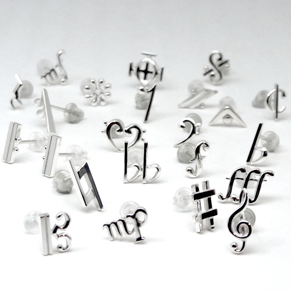 【プレゼント企画】

一年のご愛顧を込めて、ご希望の音楽記号ペンダントかピアス（ペア）を「いいね」「リポスト」の中から抽選で１名ずつにプレゼントします。

申込期間は24日まで
当選者発表は25日にX投稿上でします。（DMをお送りすることはありません。）

＊発送は国内に限らせていただきます