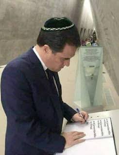 TurkAdonis's tweet photo. @AdonisGeorgiadi @IsraelinGreece @Israel Εμάς μας αρκεί που παραδέχεσαι ότι είσαι άτιμος για να καταλήξεις με 11 ακίνητα. 
Γιατί είναι αλλιώς να γελοιοποιείσαι επί δεκαετίες μέχρι να σε κάνει κάποιος τη σκλάβα του και αλλιώς να το λες εσύ ο ίδιος. https://t.co/KLez0Ywlz2