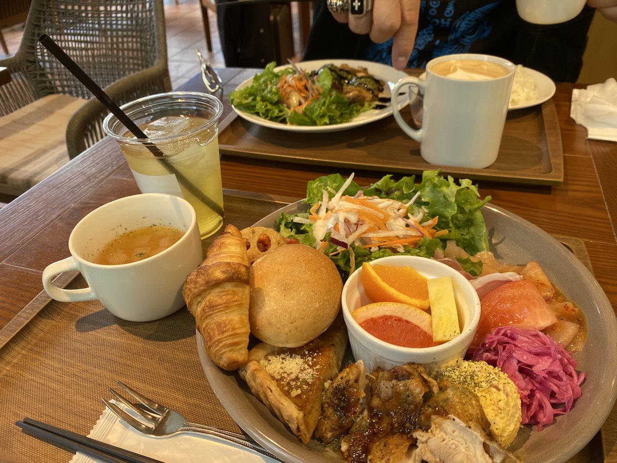 drwadaikogaryu's tweet photo. ぬーさんとランチ
#福山市 #Localo #cafe https://t.co/VTbE35UDoE