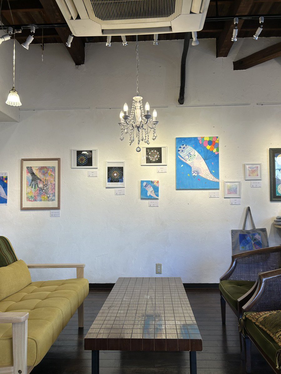 本日(12:00-18:00)も夢輝が終日在廊してます！

会場にてアート招き猫の絵付けのワークショップ、ライブペイントも開催中！

出逢いや再会が大好きな夢輝さん！
ゆったりお話しするのも大好きです！

開催期間も残りわずかとなりました！
ご来店お待ちしております。
〜26日(※火水休み)
＠cafeikkA