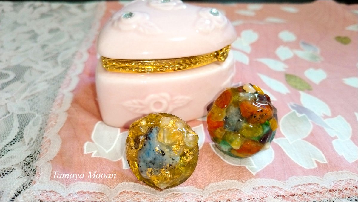 モスアゲート（苔瑪瑙）は緑の苔を想像しますが、 この子たちは淡い青