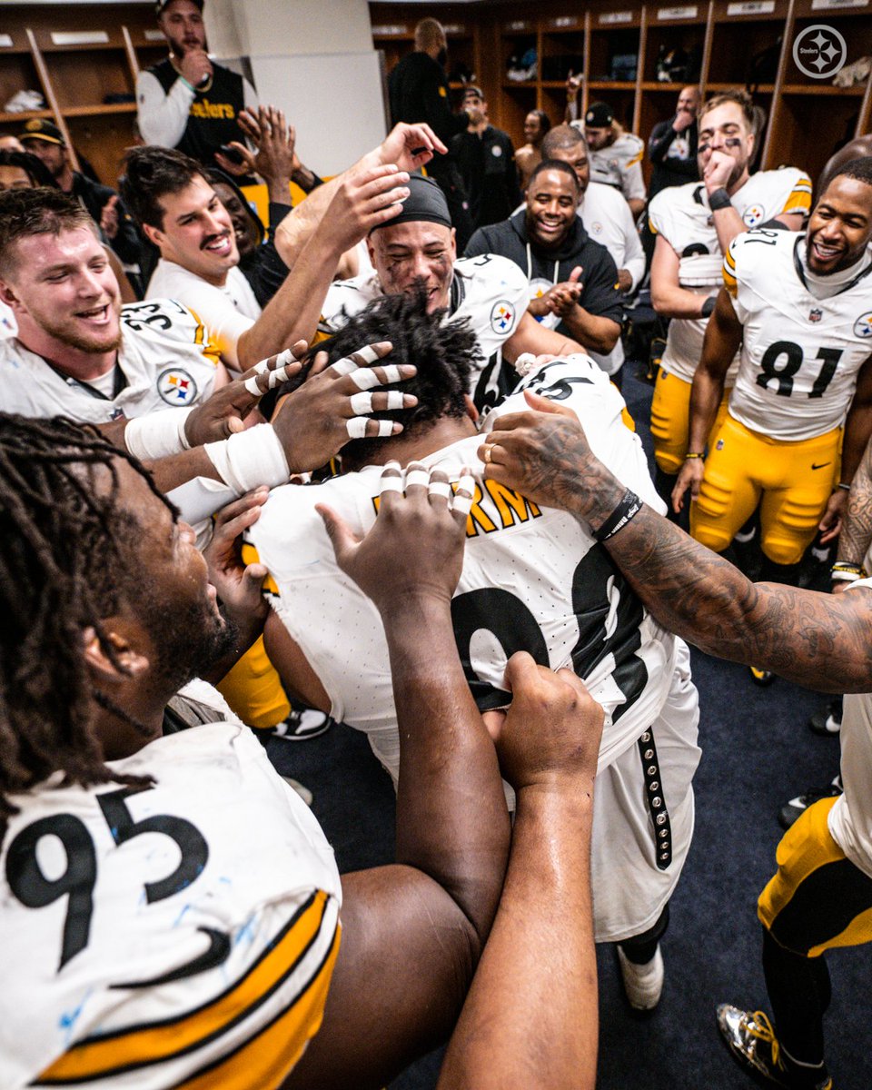 Hometown win for the rook 🥹 <a href="/DerrickHarmon20/">Derrick Harmon</a>