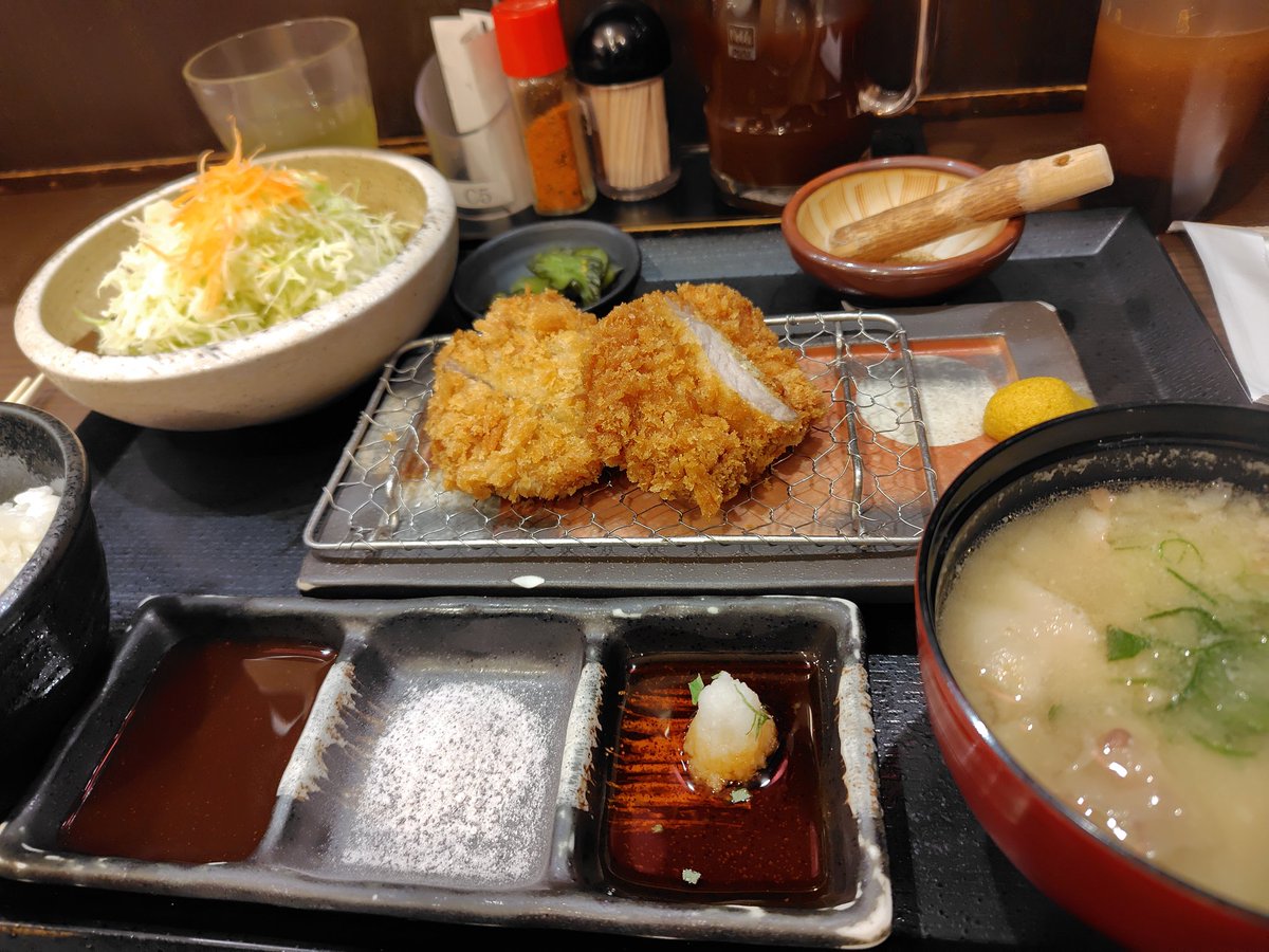 東京駅混んでるな