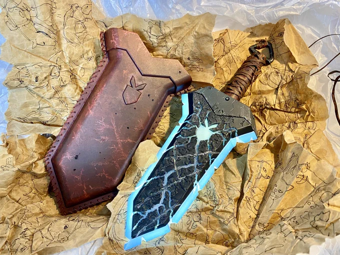 完成品が届きました!!! 作中に登場した光る短剣『ヴォーパル』(の強化モード)!!! 1/1サイズ!光る! #ぼけぶき