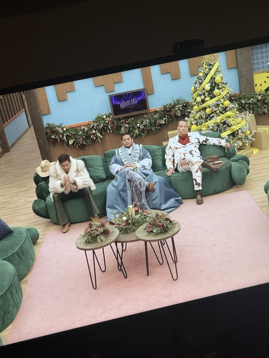 Bien incómodos los 3 jajaja #teamteo #TeamCacaraqueo #LaGranjaVIP