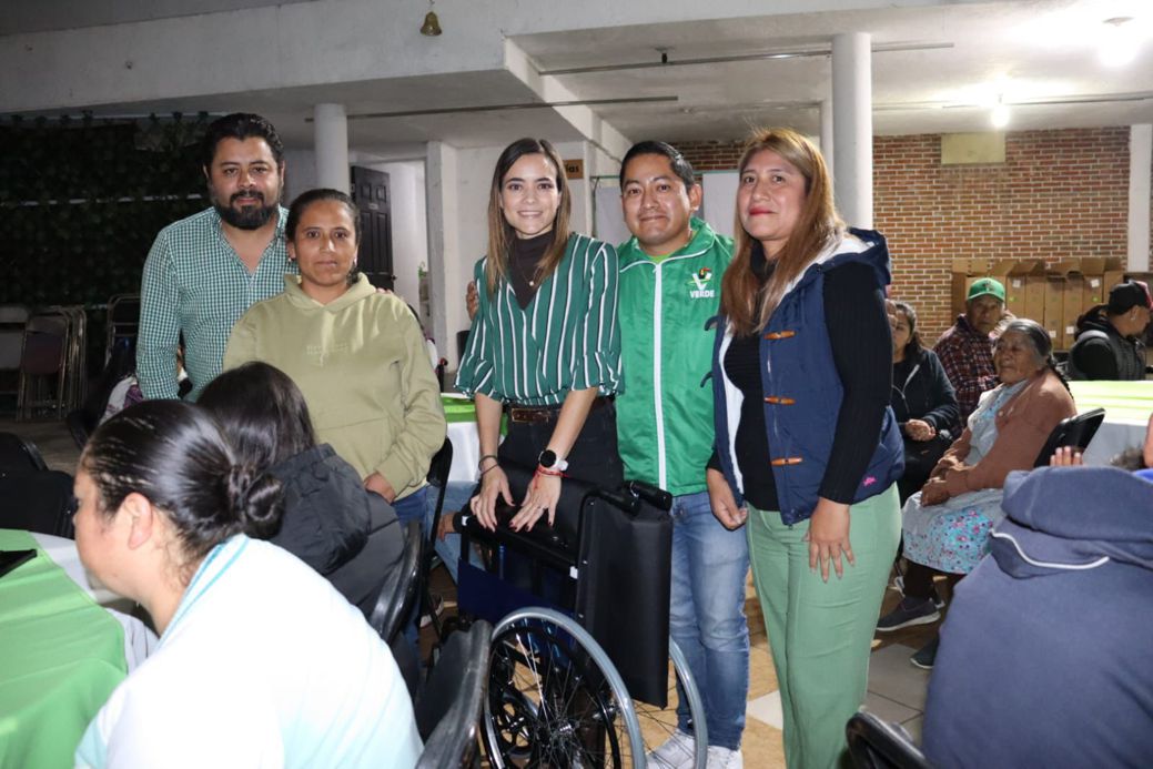 DURANTE POSADA, regidora <a href="/carokaroline/">Caro Fernández Fabre</a> entregó ocho sillas de ruedas para mejorar movilidad de vecinas y vecinos de San Pedro #Cholula 

📰  acortar.link/0XZ43X