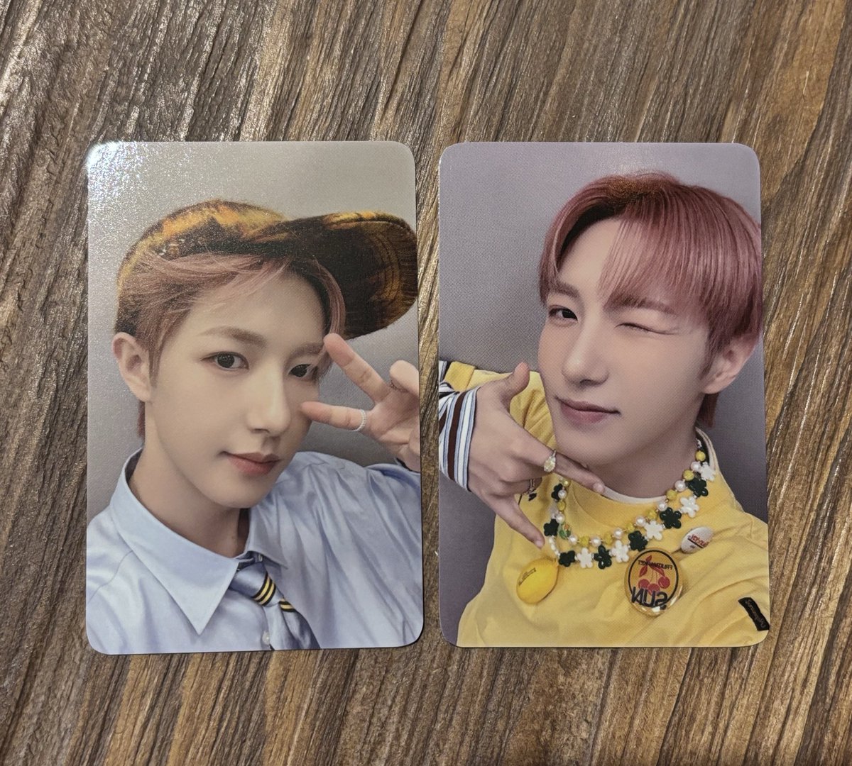 SEASON'S GREETINGS MD
RENJUN RANDOM CARD 

RENJUN selfie photo card 💛😭