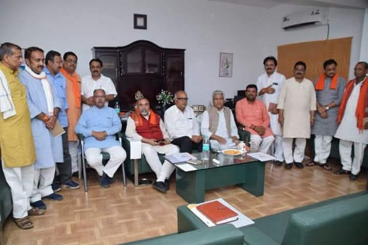 AbhishekRAMABJP's tweet photo. आदरणीय श्री @Ramlal जी भाईसाहब को जन्मदिवस मंगलमय हो।
प्रभु श्री राम सदैव कृपा बनाए रखें।

शुभेच्छु:- राजेन्द्र गुरू 
 पथरिया,जिला दमोह म प्र https://t.co/UsgzbRplft