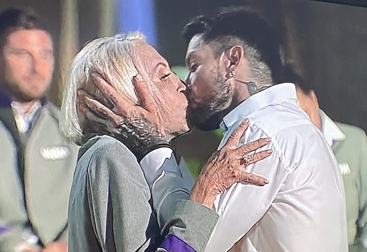 Ya pero qué chucha JAJAJAJJAJA no creamos más nada JAJAJJA  #ElInternadoMega