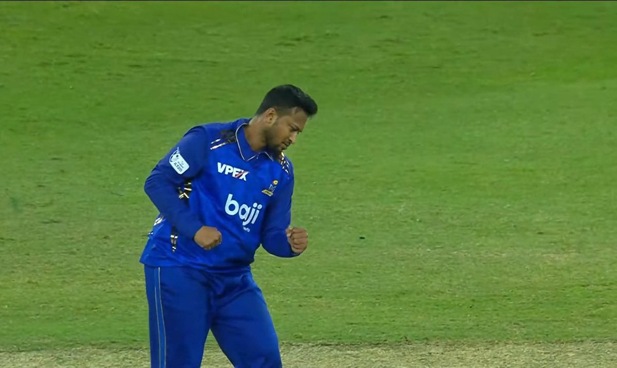 jihad_75_'s tweet photo. Player of the Match 🏅
Shakib’s all-round show was instrumental in getting the MI Emirates an important W, sealing the match & the Player of the Match award.
#WhereTheWorldPlays #JAS75 #SAH75 https://t.co/FDJ38TFfeZ