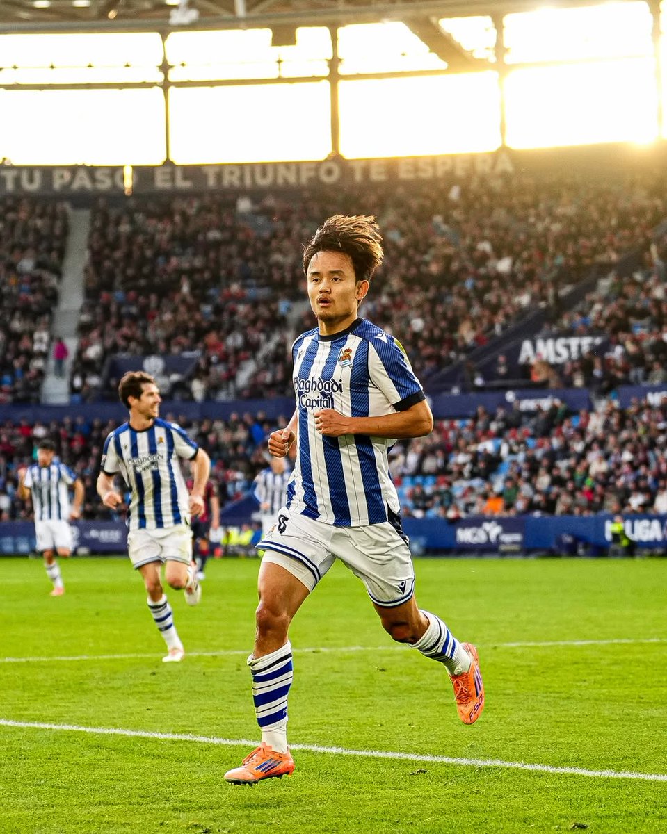 Boxer949's tweet image. 素晴らしいゴールですね⚽️🎉久保建英選手のヘディングシュートは本当に見事でした👏試合の流れを変える一撃で、チームにとっても大きな意味を持つゴールです🔥久保選手が活躍する姿は、どんどん魅力的になってきますね✨これからの試合も楽しみです！頑張れ、久保選手💪⚽️💫