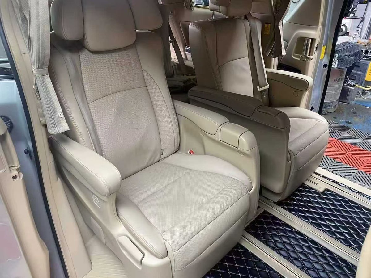 14款丰田埃尔法3.5右舵稀有车型，完善港澳牌高端大气上档次，几万块随时开走。喜欢私聊添加微信13025816888