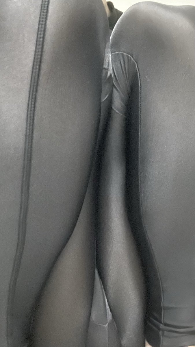 服の下にタイツ履いてると興奮しちゃう