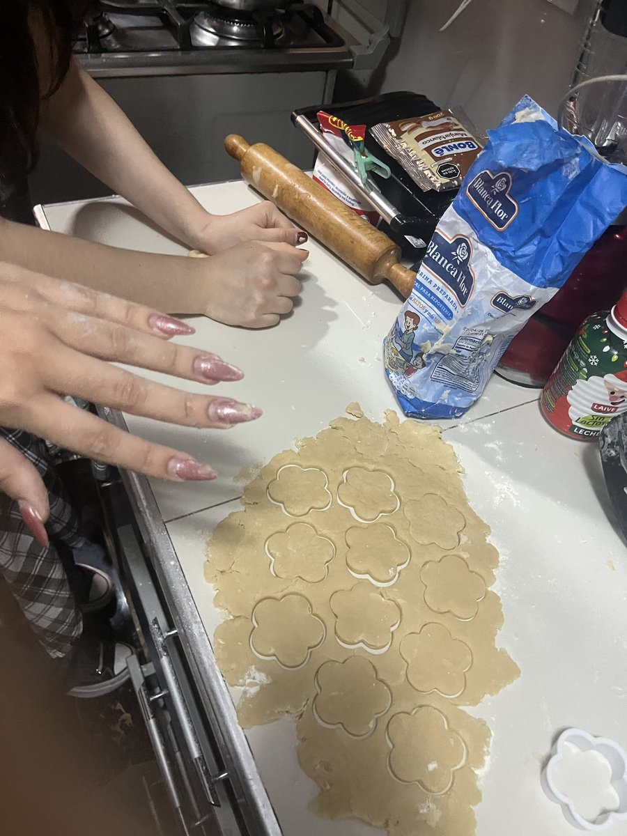 sunlaxis's tweet image. baked goodies with my friend