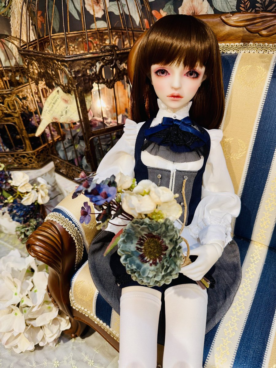 お昼休みに一枚だけドールの写真をはろう またSD13でオーダーメイク