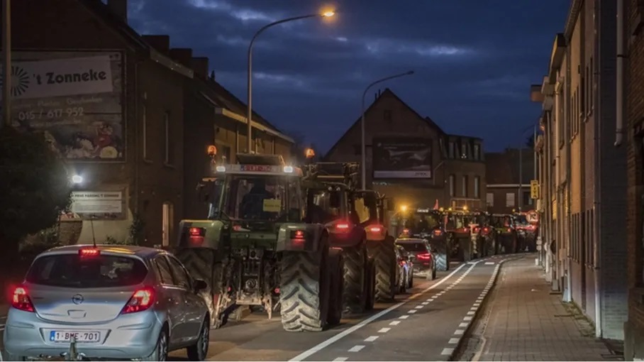 الجرارات في مواجهة بروكسل .. لماذا يثور مزارعو الاتحاد الأوروبي؟ 