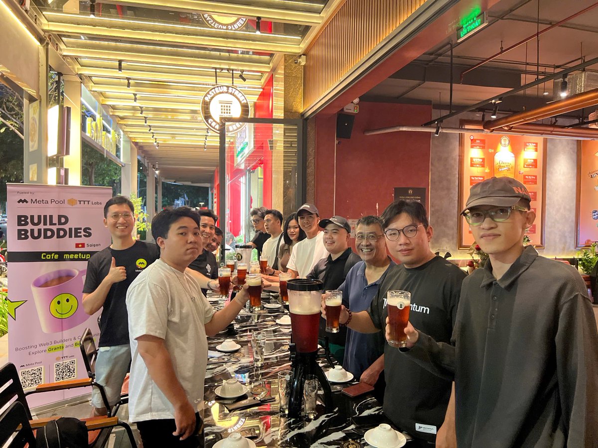 meta_pool_vn's tweet photo. 🎄Beer Buddies | Year-end party 🇻🇳 (20/12)
 @meta_pool_vn x @0xPHOCryptoBros x @Atok_App 

👉https://t.co/tQrNl78q2X

🥂Tưng bừng đón lễ cùng các buddies &amp; nhìn lại chặng đường 2 năm @meta_pool có mặt tại VN. Hãy tiếp nối tinh thần builder cho hành trình Web3 sắp tới. https://t.co/5o4OVqA28T