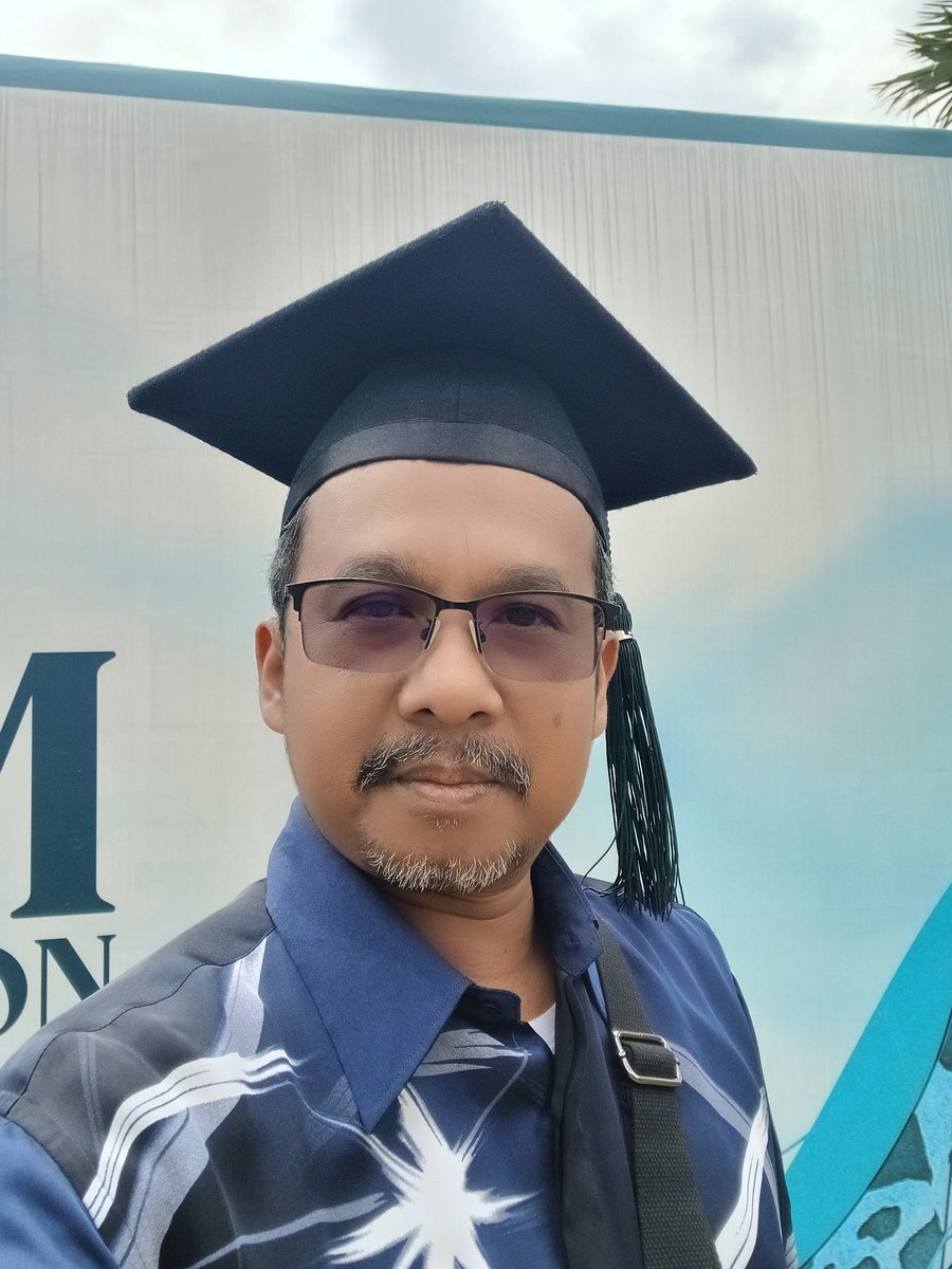 Ashman7273's tweet photo. Tahniah..angah, semoga terus cemerlang dlm alam pekerjaan dan kehidupan. https://t.co/F24QO0OahK