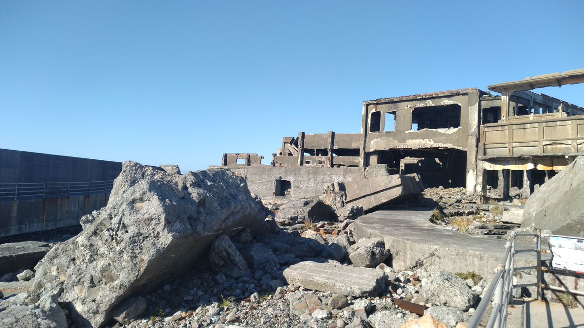 12月22日(月)晴れ

午前便、上陸できました🙌🏻

今日は二十四節気でいう冬至、一年で一番太陽が出てる時間が短い日です
体感温度もここ数日の中では肌寒く感じます
ただ去年はもっと寒かったような…🤔

#軍艦島  #軍艦島クルーズ  #端島 
 #高島  #世界遺産  #長崎観光