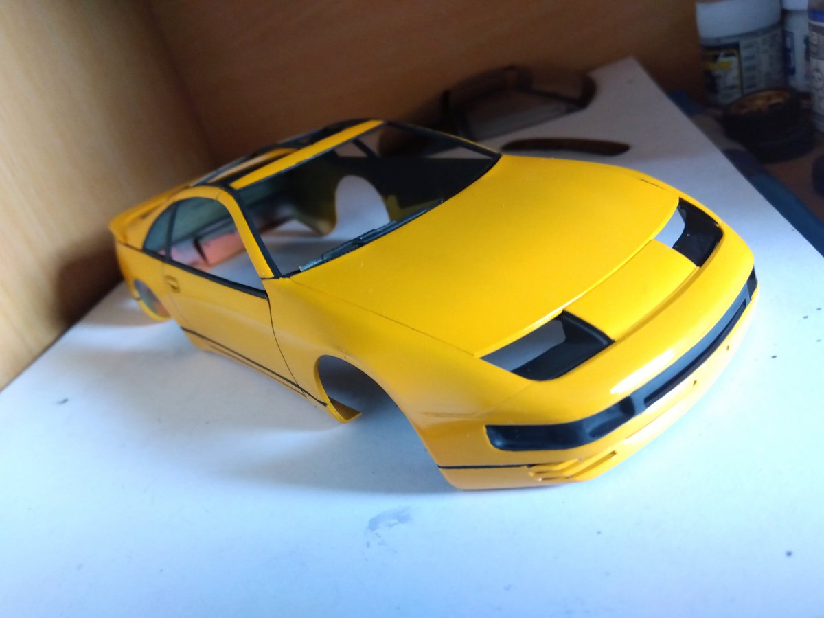 黄色の僕ページ 32フェアレディZ 再塗装 途中経過 う～ん😷 ヤングカラーの黄色に 再