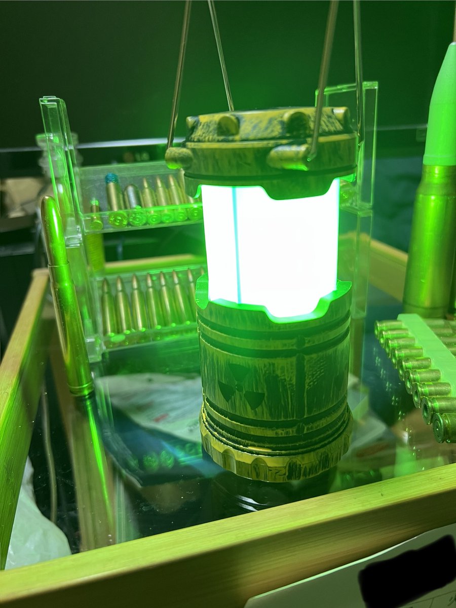 原子炉風ランタン☺️
雰囲気良いですね〜

結構光るので臨海感たっぷりです✨
サイバーパンクな物です。