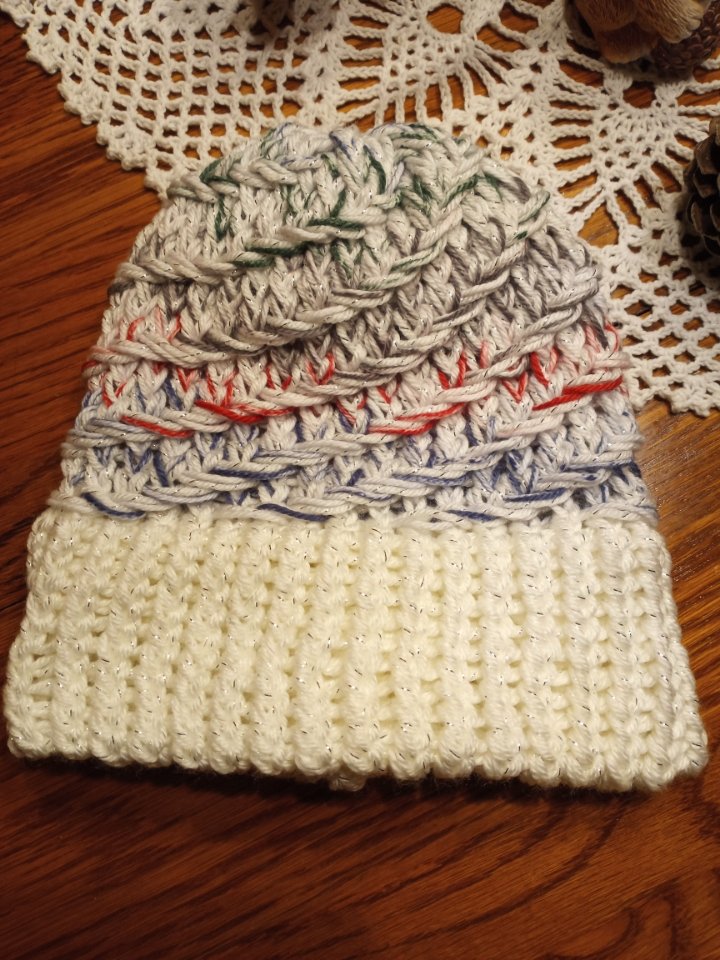 BeeSue64687496's tweet image. Holiday colors... knitted by my beautiful daughter @HarmeetKDhillon. Number 16.
😍❄️🙌🎁✌️🇺🇸🎄 
#knitting 
#madskills 
#madewithLOVE
#MadeInAmerica
#daughtersareprecious
#blessed
P.S. I found someone who loves me and can knit. 😉 😆