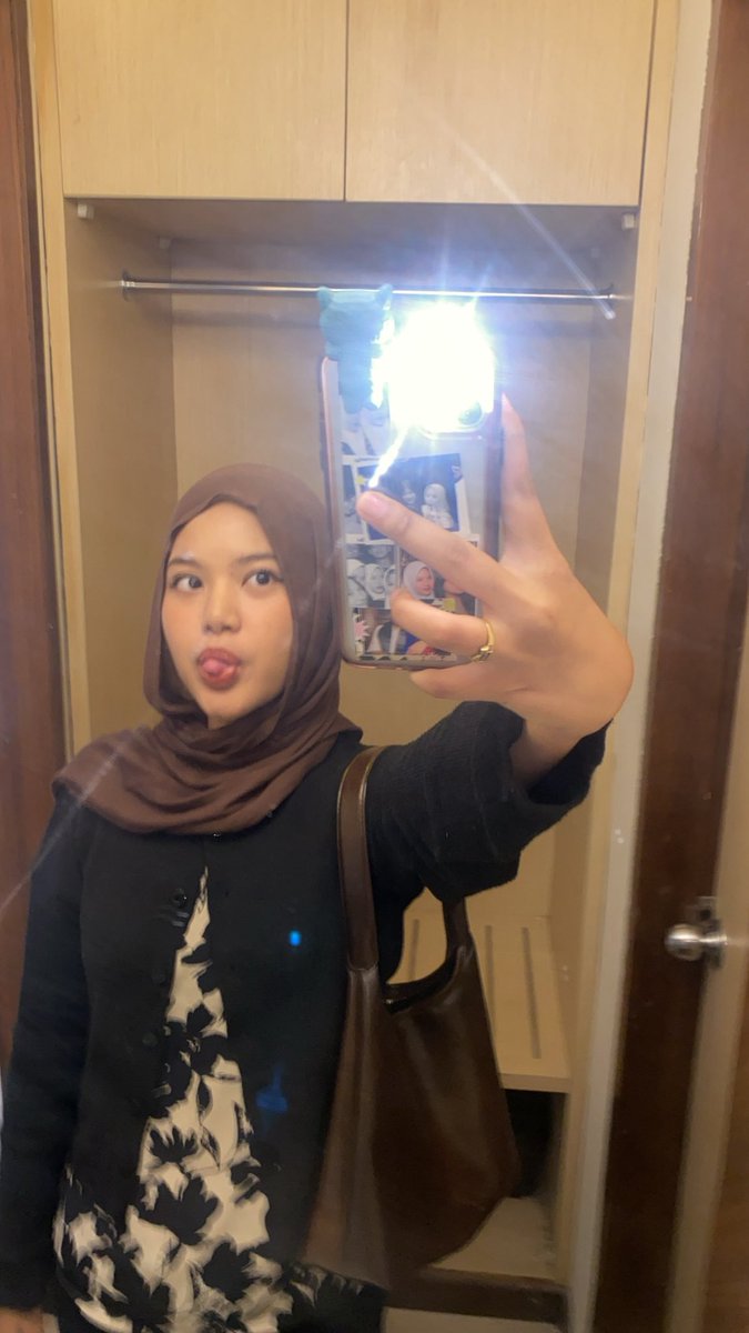 threcently's tweet image. fitcheck pulang ke bandung 🪄