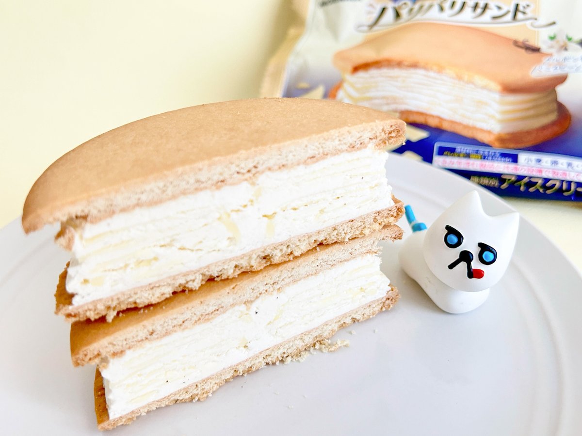 【食べたぜ】冬限定バージョンの「白いパリパリサンド」をハントしたぜ！
いつものパリパリサンドと違って、ホワイトチョコとバニラアイスがミルフィーユ状に重なってるんだぜ。ミルキーでコクのある甘さが最高。うまうま。
#オヤツハント