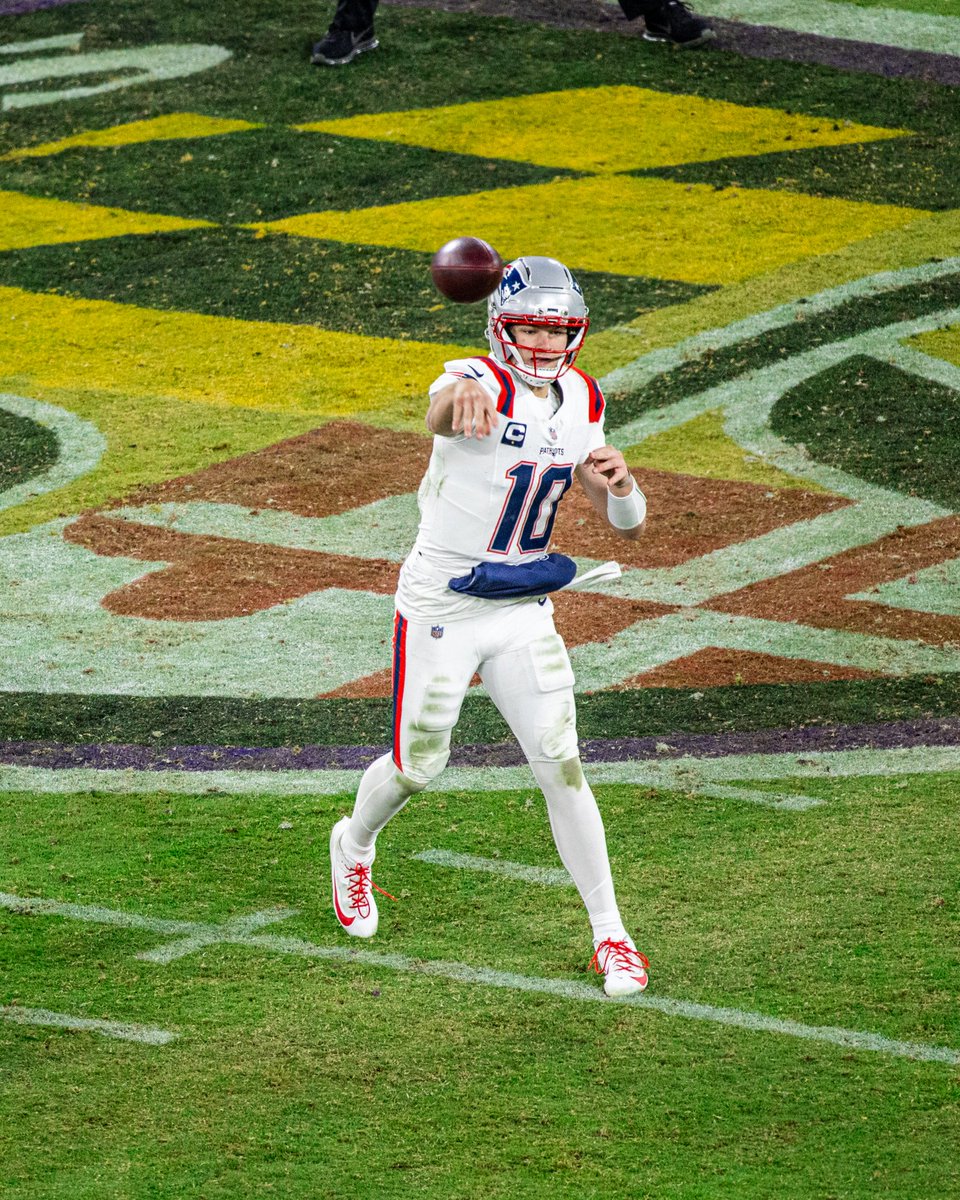 DRAKE MAYE. 300 YARDS.

@DrakeMaye2 | @NFL https://t.co/LsOrP2Me0K