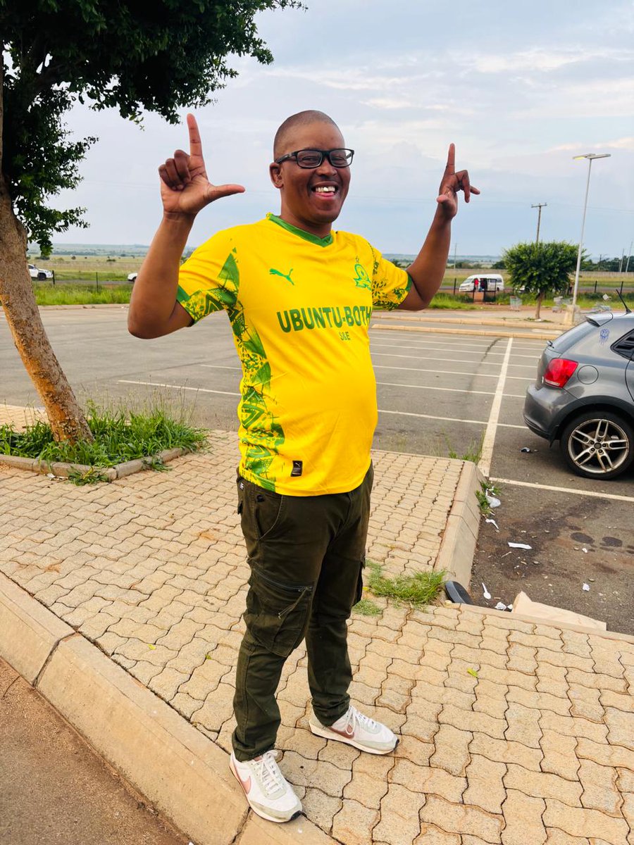 mavis_leeu45672's tweet photo. @LesediFM 
@cadamgaga 
@Twasagirl 
@realjonito 
#ThakgohaBreakFastShow
Dumelang Moifo wa Thakgoha ka Monday gape https://t.co/SxRin3nZzv