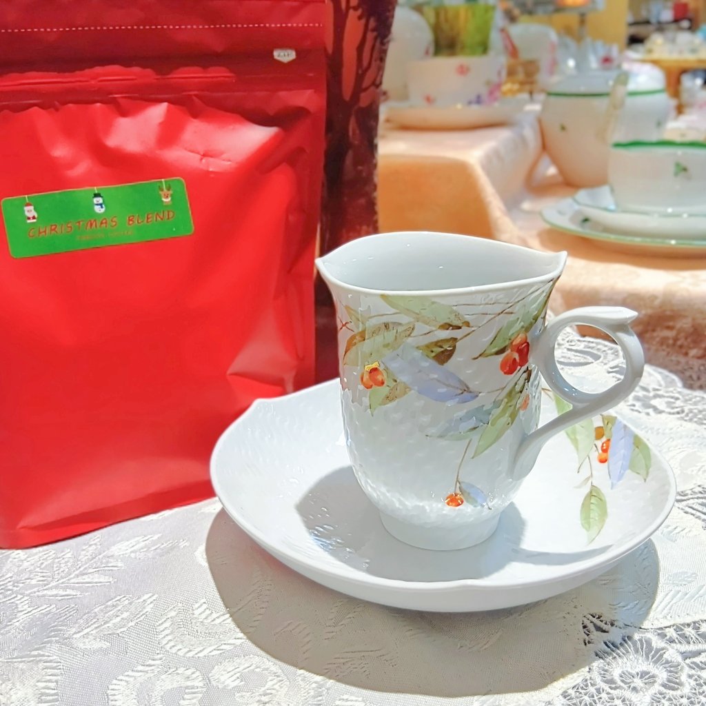ご近所の玉屋珈琲店さんでクリスマスブレンド🎄発見
こんなコーヒーカップで飲みたいなぁ☕

マイセン / ゴールデンベリー