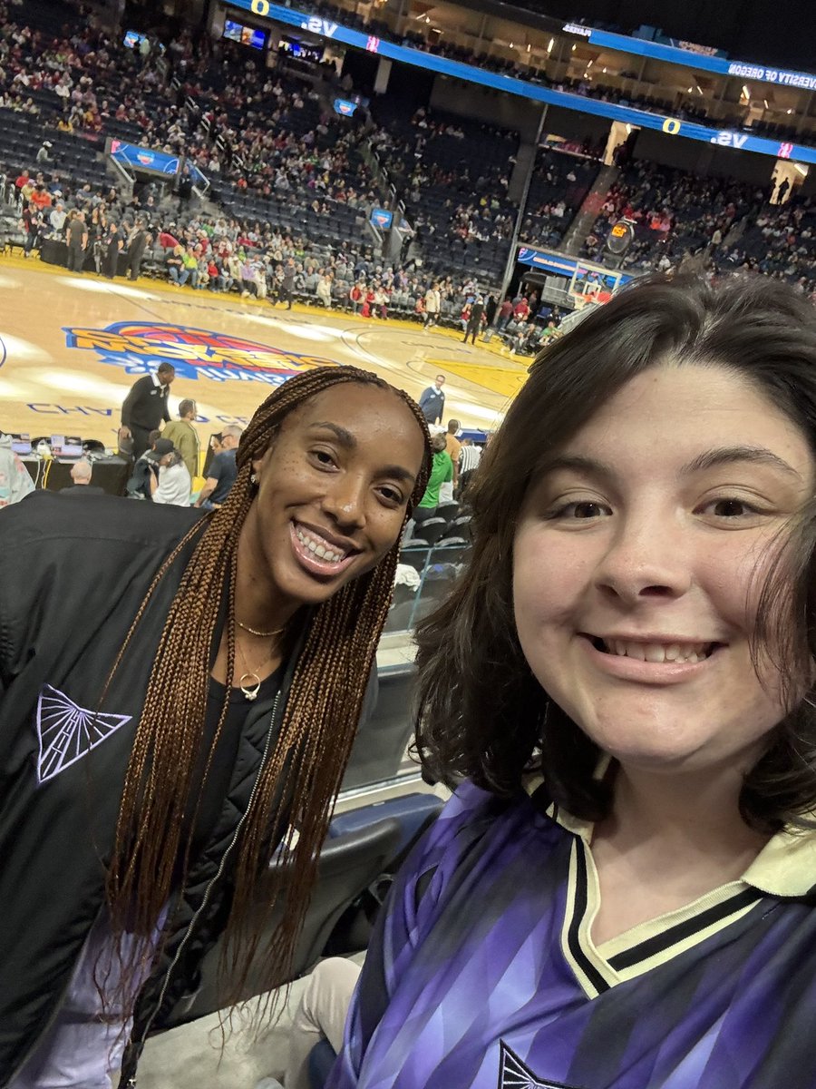 angelina ☺︎ tweet media