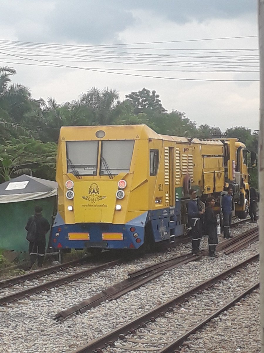 troffeychan's tweet photo. Rail Maintenance Vehicle seen in Thailand https://t.co/lHUUcfylzH