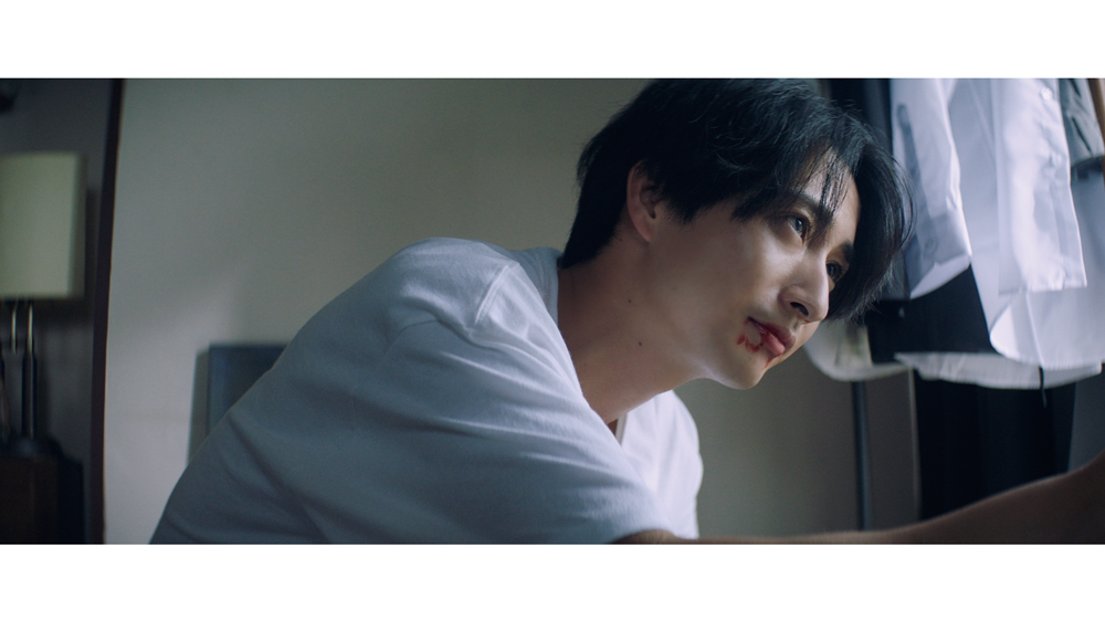 【「自由に捕らわれる。」ショートフィルムについて】

当インフォメーション宛に
いくつかご質問をいただいておりましたため
ショートフィルムに関するお知らせです。

今回、12/28(日)に行われるライブは
2024年11月、2025年8月に映画館で上映された
3rd One-Man Memory「自由に捕らわれる。」を