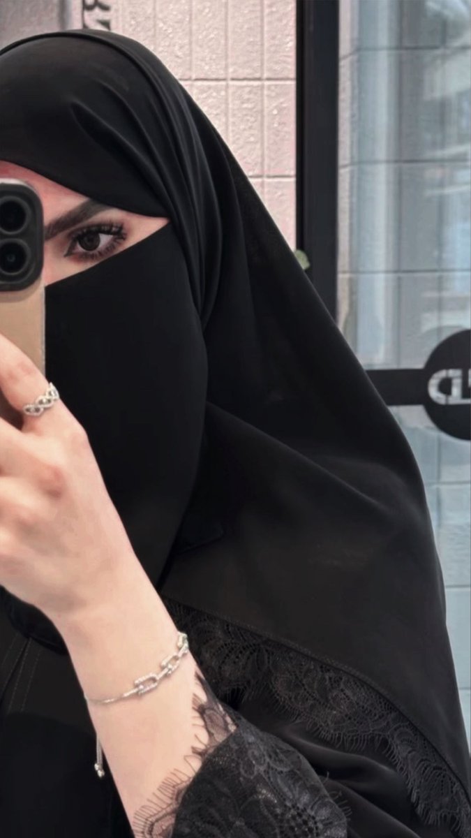 قمّ دور "بخير" في وجهي، ورتبها
أو شُف لنا وجه ما يذبل بعد "كيفك"