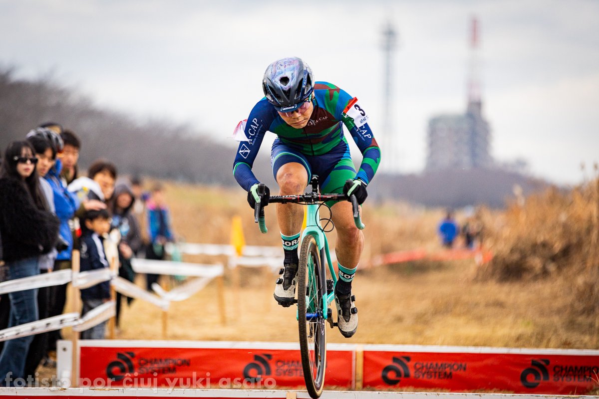 稲城クロスの店長選手権は3位。 
現状の実力順。番狂わせしたかったけど、それは来年に持ち越しで。
あとワイルドネイチャーで顔着してから微妙にシケインでチキってたけど、昨日はレースの盛り上がりでテンションが上がり、恐怖心薄れて全周回普通に跳べた。
応援有難う御座います。 #稲城クロス