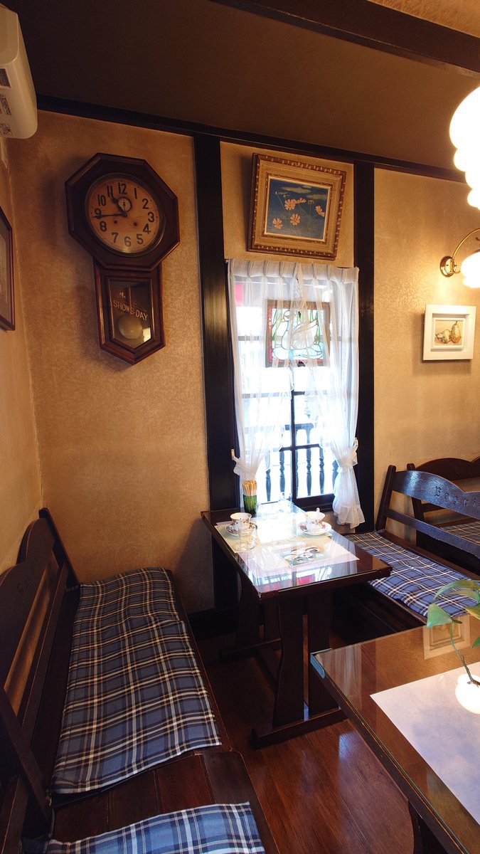 氷菓3話の冒頭の喫茶店。えるたそと同じ席でウインナーココアを頼みました! 