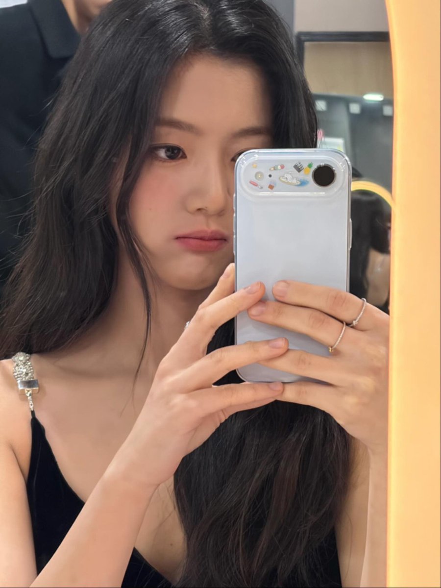 ⋆ tweet media