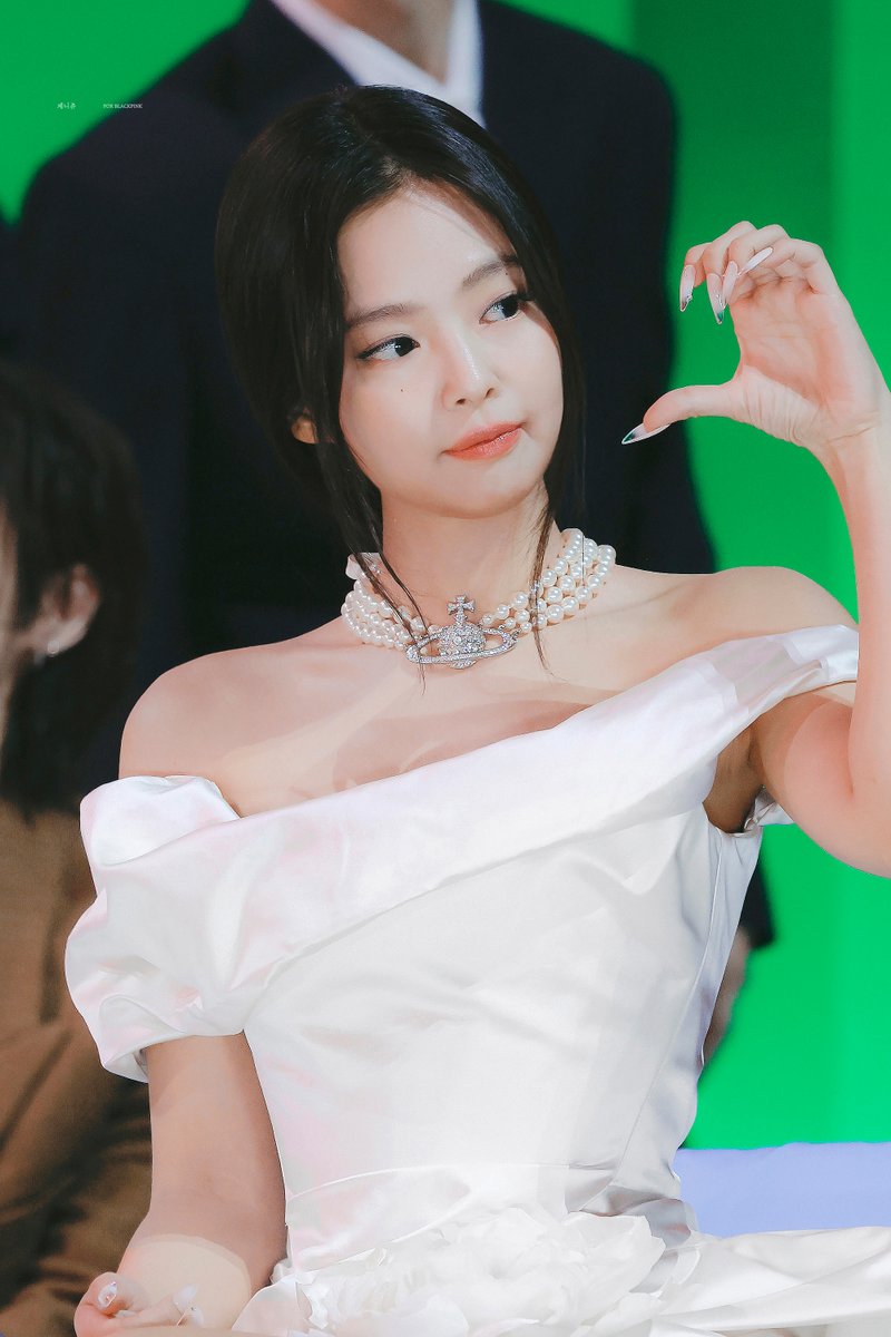 제니츄 tweet media