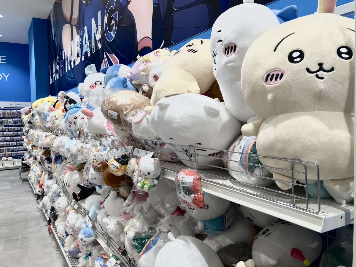 📢コーナー紹介🥳🥳 当店では多数のちいかわグッズを取り揃えており